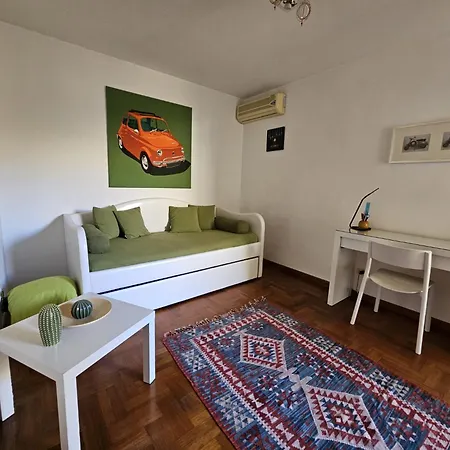 Apartment Be Your - Spritz